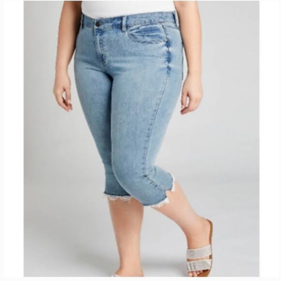 Lane Bryant Crochet Edge Mid Rise Pedal Pusher Jeans Sz.18 - Picture 2 of 15